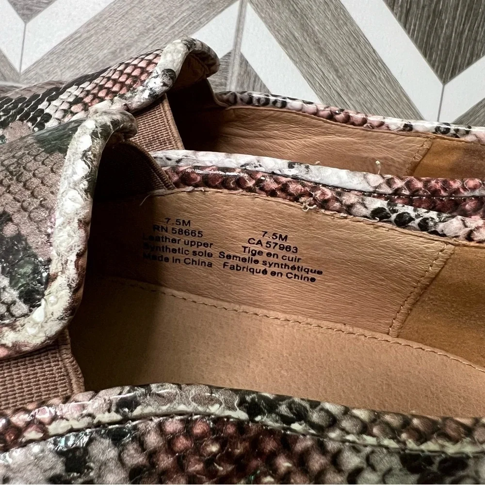 Halogen Baylee platform snake skin shoes size 7.5